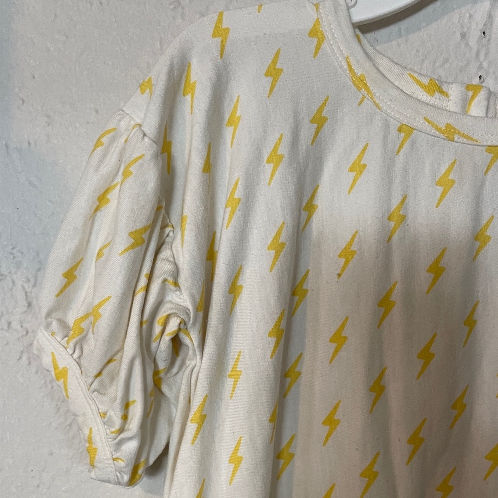Kate Quinn White T-Shirt with Yellow Lightning Bolts - Picture 3 of 6